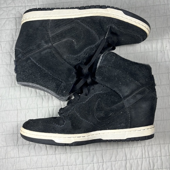 Nike Women’s Dunk Sky High Essential Black Athletic High Top Hidden Wedge, 7.5 - Picture 6 of 11